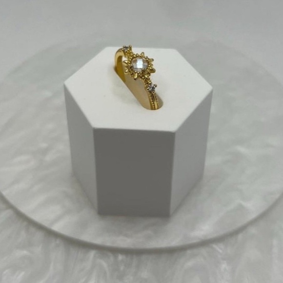 Ring‎ - Picture 2 of 5